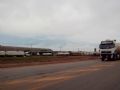 Em Cuiab muitos caminhoneiros optaram em ficar parados nos ptios dos postos de combustvel. Foto Viviane Petroli/Agro Olhar