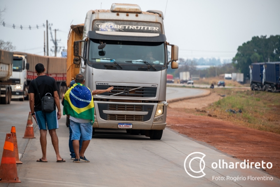 Caminhoneiros desconhecem autoria de carta que convoca greve e dizem que foco de manifestao no  preo de combustvel