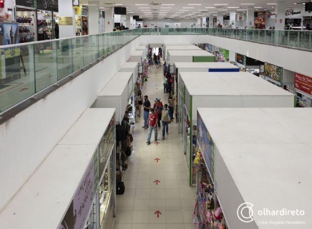 Apesar de lojas fechadas, comerciantes do Shopping Popular se mostram otimistas com retomada de vendas