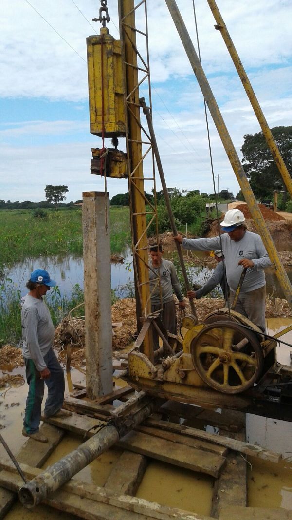 Governo inicia funda��o da ponte 27 e madeira d� lugar a concreto na transpantaneira; veja v�deo
