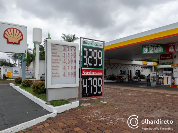 Gasolina aumenta e motoristas pagam quase R$ 5 no litro em Cuiab