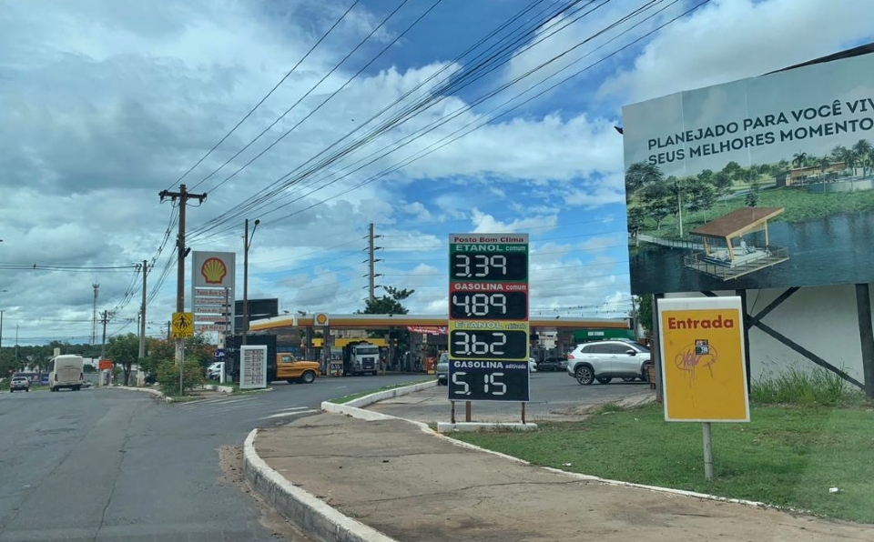 Gasolina  vendida por at R$ 4,59 em Cuiab, mas Petrobrs anuncia aumento de R$ 0,23 por litro