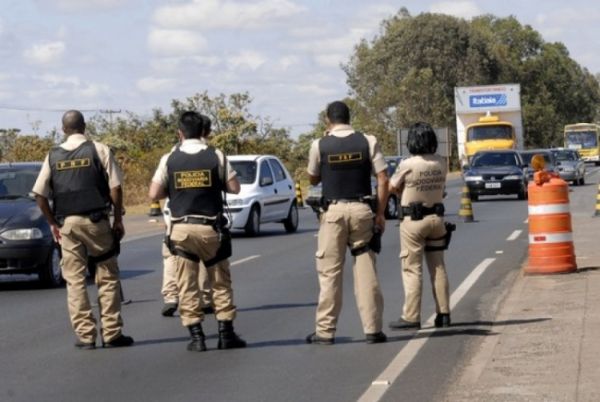 Principais rodovias federais so interditadas por manifestantes em MT; Previso de liberao ainda hoje