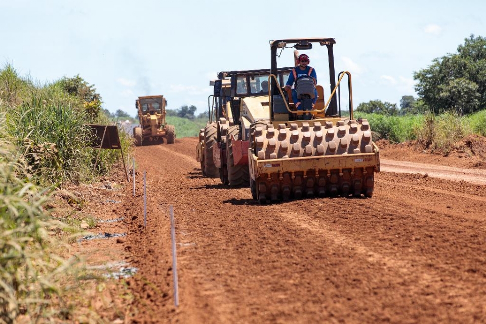 Governo lana licitaes para construo de ponte, asfaltamento e recuperao de rodovias