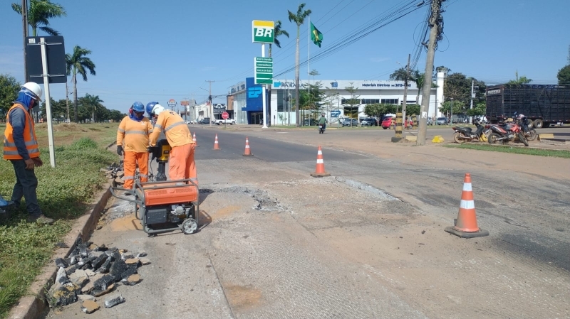 Ruas laterais da BR-163 recebem melhorias na sinalizao e pavimento e se tornam mo nica