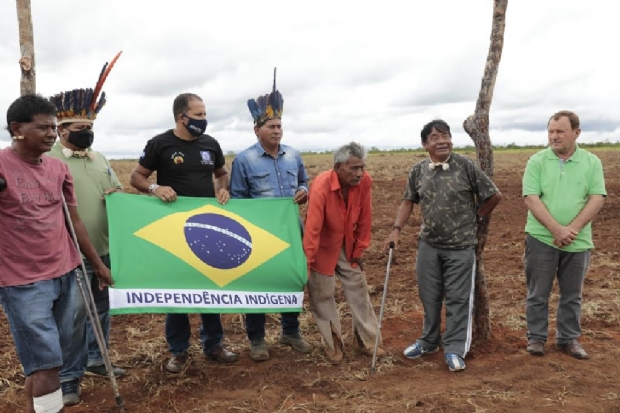 ndios Xavantes decidem plantar arroz e do primeiro passo rumo  independncia