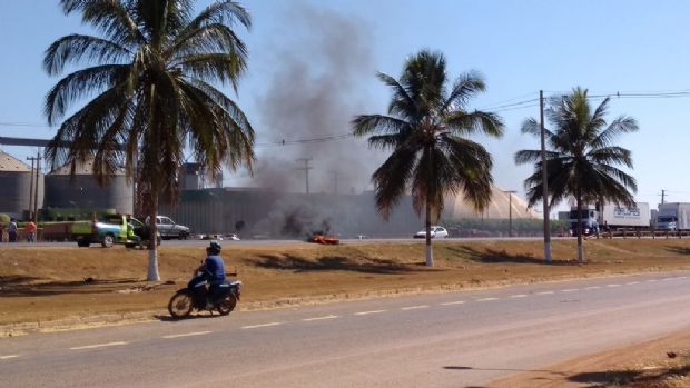 Bloqueios chegam ao quarto dia, mas aberturas mantm abastecimento; caminhoneiros podem 