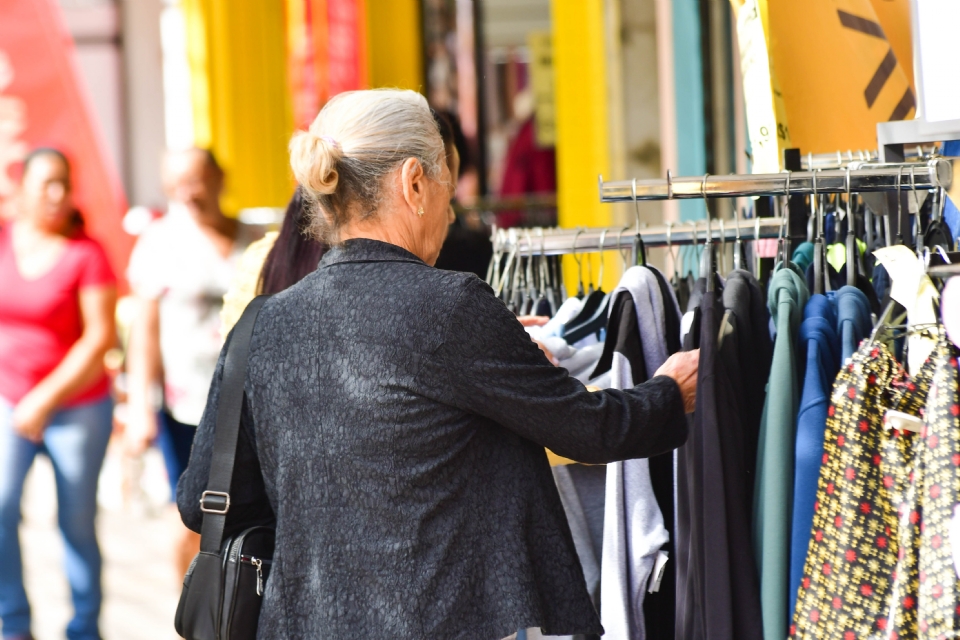 Inteno de consumo entre cuiabanos registra primeiro crescimento no ano