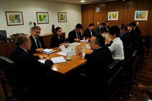 Taques busca recursos em Bras�lia para as ferrovias Fico e Ferronorte