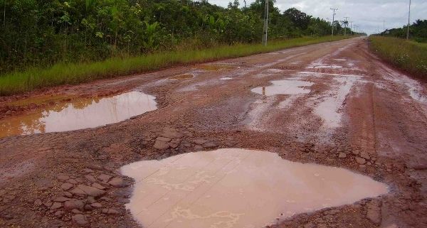 BR-174 n�o tem asfalto entre Ju�na e divisa com Rond�nia