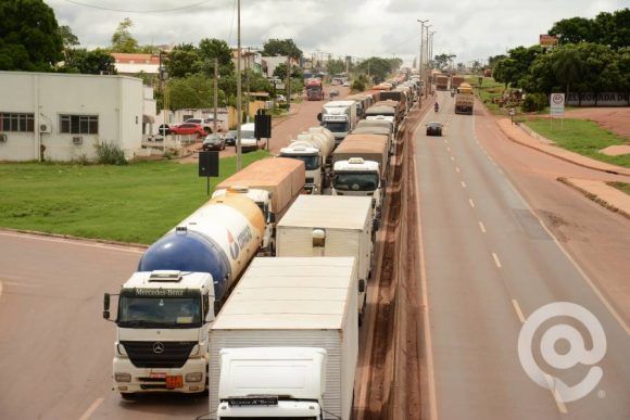 Após 6 dias de protesto, Abiove e agricultores se comprometem a conversar com caminhoneiros