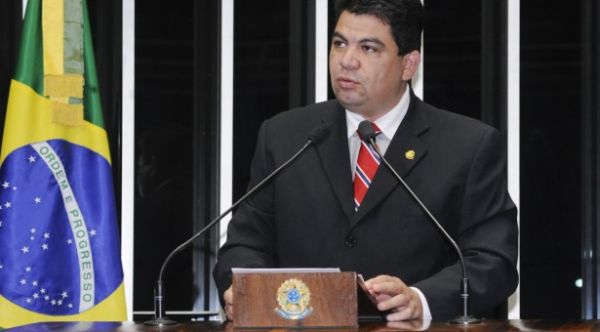 Cidinho interv�m e IBAMA libera pulveriza��o a�rea de ativos para safra 2012/13