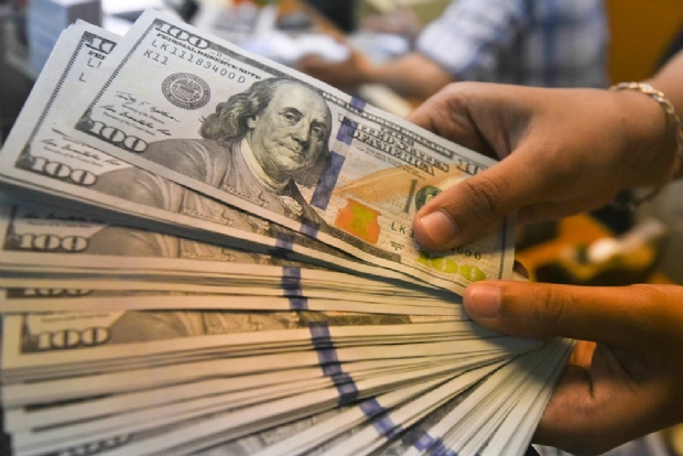 Com crise global, dlar ultrapassa R$ 5 em lojas de Cuiab; Euro chega a R$ 5,74 e Libra R$ 6,70