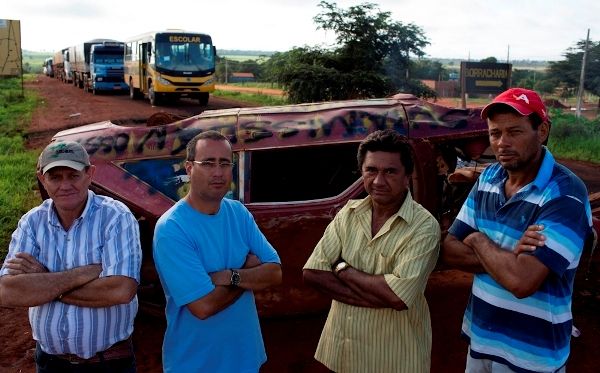 Estradas na regio Araguaia esto sendo trancadas em protesto contra retirada de agricultores da Sui Miss