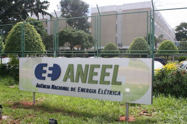 Bandeira tarifria vermelha seguir em julho, anuncia Aneel