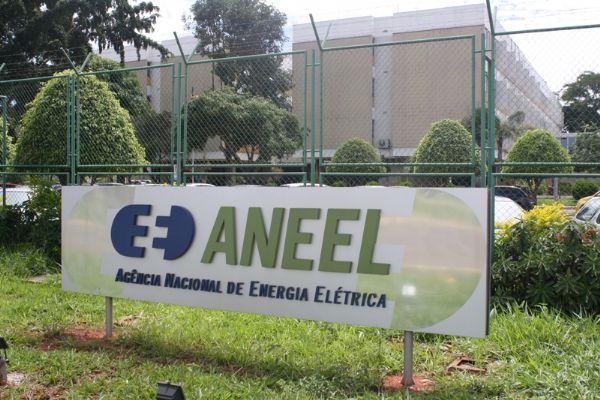 Aneel eleva em 83% valor da bandeira vermelha diante crise energética