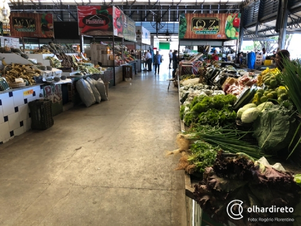 Mercados e Feira do Porto sofrem falta de frutas e verduras; quilo do tomate chega a R$ 25,90