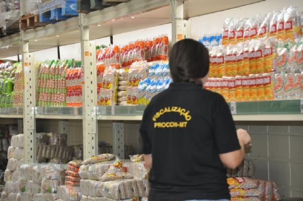 Feijo apresenta variao de 124% de preo entre 10 supermercados, revela Procon