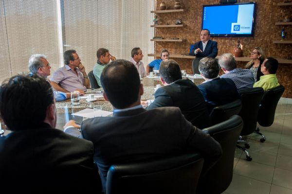 Taques confirma reconstru��o da MT-344 em reuni�o com empres�rios