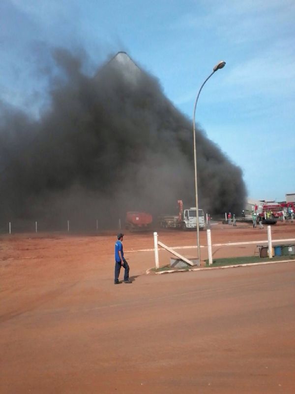 Incndio em armazm em terminal ferrovirio da ALL assusta caminhoneiros
