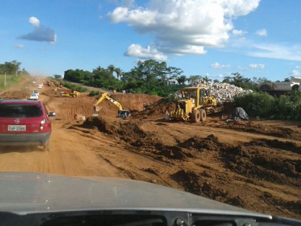 Trfego de veculos leves em desvio de Juscimeira segue normal nesta segunda; Veja fotos