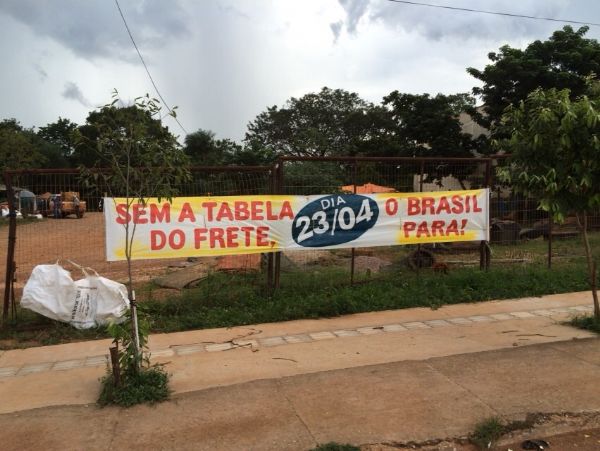 Caminhoneiros j mobilizam greve caso governo no regule tabela do frete; veja fotos