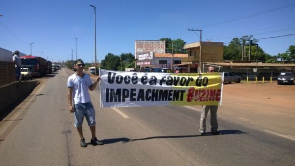 Rondon�polis e Sorriso bloqueiam BR-163 e 364 em favor ao impeachment da Presidente Dilma