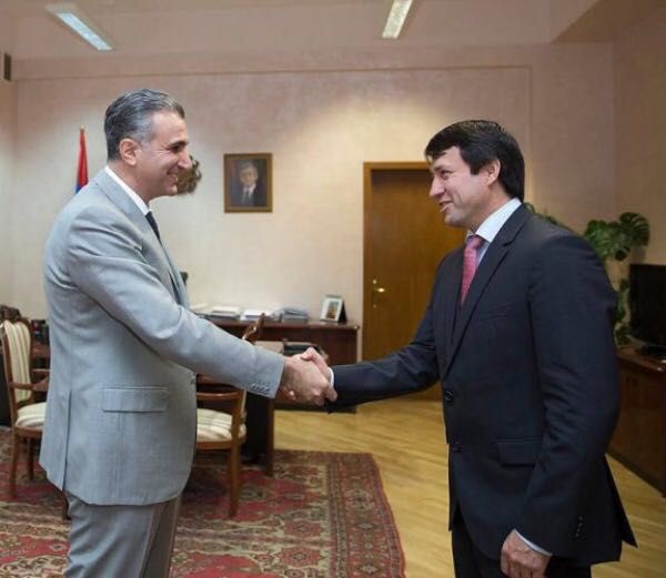 Secretrio-executivo do Ministrio da Agricultura, Eumar Novacki, em misso na Armnia