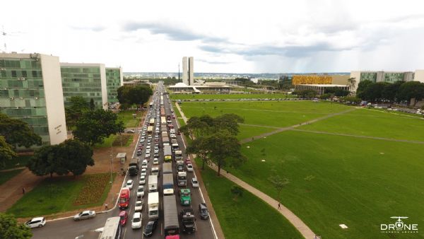 Tabela de preo mnimo para o frete ser votada hoje; caminhes lotam Braslia e param Mato Grosso veja fotos