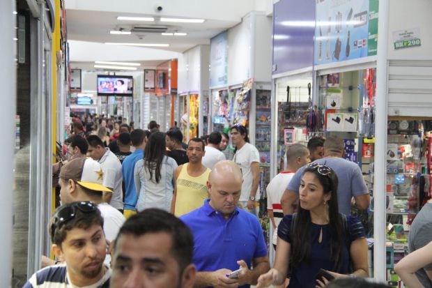 Vendas no 'Dia das Mes' aumenta  9% e  mais de 60 mil foram s compras no Shopping Popular