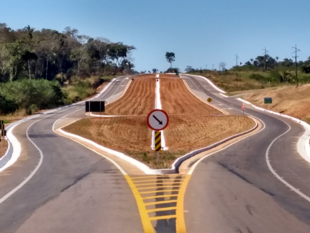 DNIT/MT entrega obra de acesso  universidade na BR-174/MT