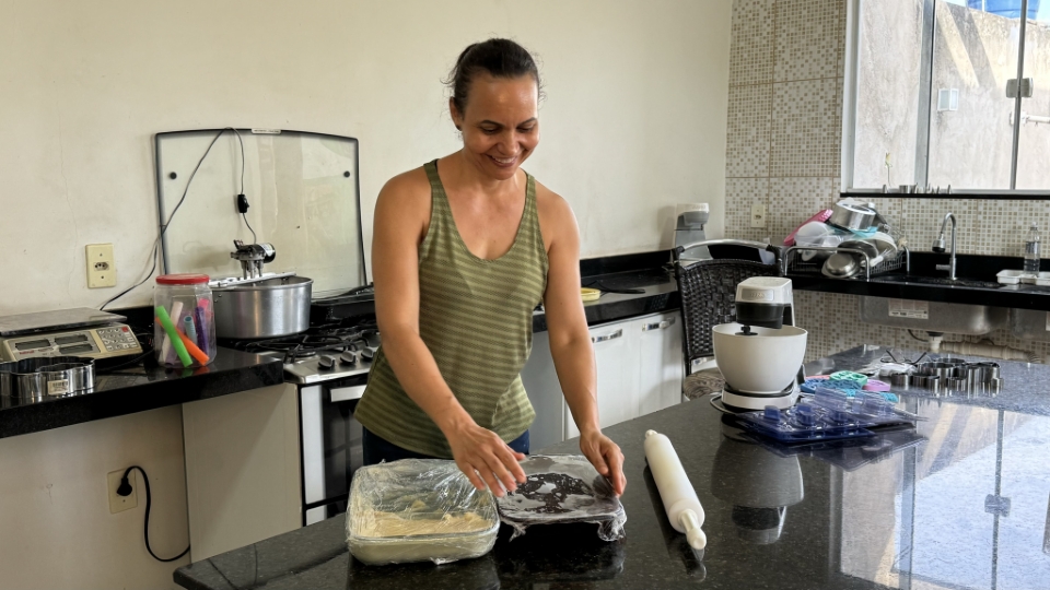 Confeiteira investe em equipamentos e amplia seu negcio com crdito da Desenvolve MT