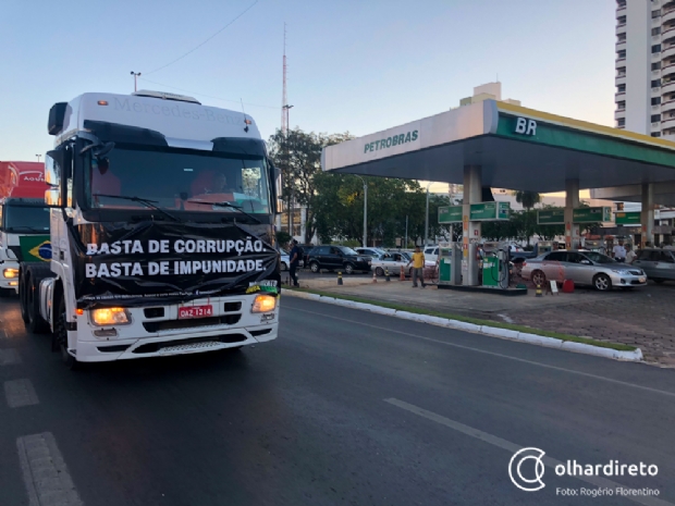 Greve dos caminhoneiros causa escassez de combustvel em 100% dos postos de Cuiab e VG