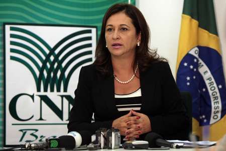 Ktia Abreu comemora vitria com aprovao do Cdigo Florestal apesar dos vetos