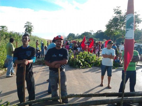 MST bloqueia BR-163 e quer agilidade nos acordos feitos com Incra