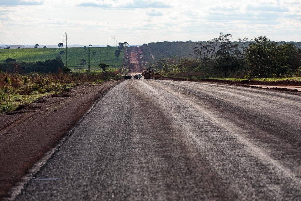 Sinfra recupera 1.003 km de rodovias, finaliza 1.241,62 km de asfalto novo e entrega 93 pontes de concreto em trs anos