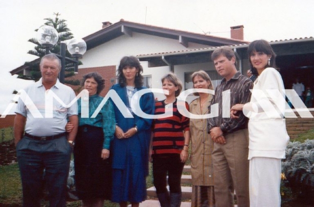 André e Lucia Maggi com os filhos em São Miguel do Iguaçu, em 1987. Da esquerda para a direita: Vera, Marli, Fátima, Blairo e Rosângela