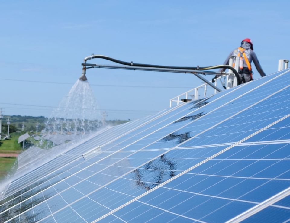 Empresa de energia solar abre vagas para Tcnico de Segurana do Trabalho e Motorista de Caminho