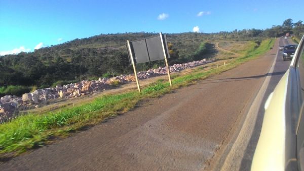 Rochas detonadas na BR-364, regio da Serra de So Vicente, em Mato Grosso