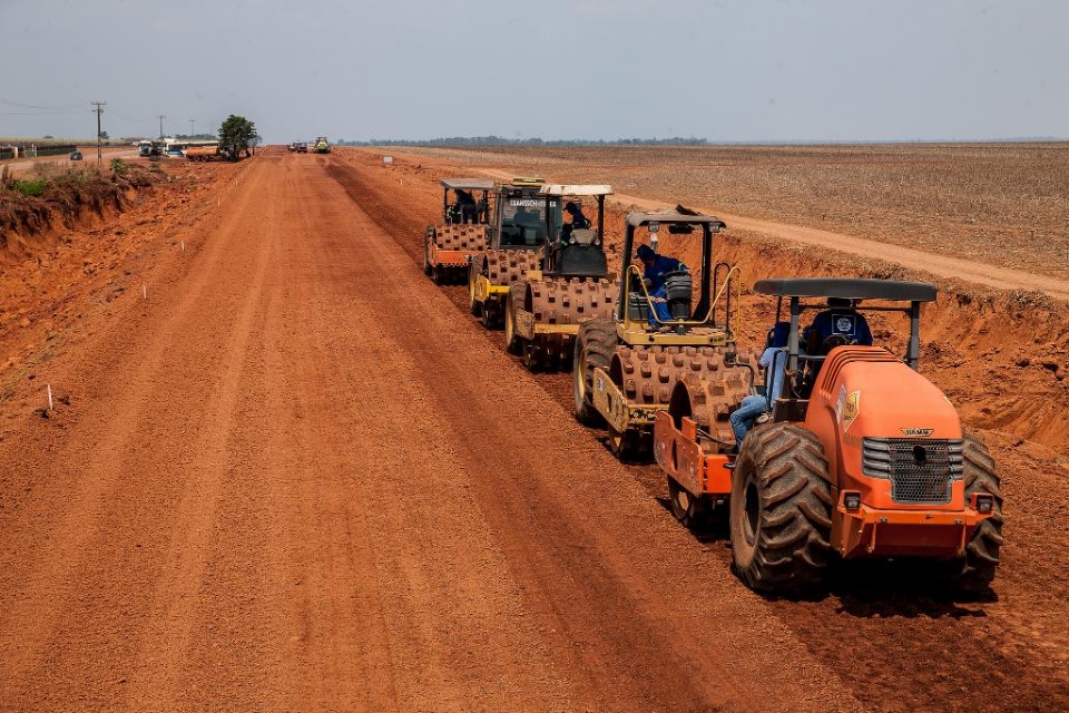 Governo licita trs obras para asfaltar mais 97 km de rodovias