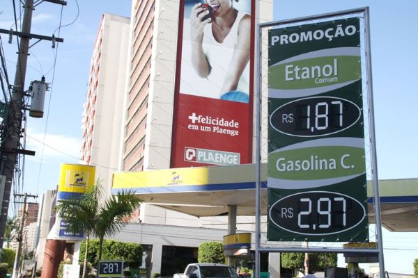 Enquanto a gasolina  vista em mdia a R$ 2,97 em Vrzea Grande em  Alta Floresta  sai a R$ 3,36