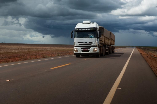 Em leilo em So Paulo, Governo far concesso de 233 km de rodovias