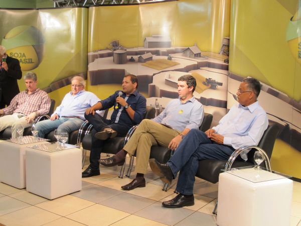 Durante duas horas e meia produtores e especialistas em mercado discutiram os riscos, consequncias e oportunidades dos altos preos no Frum Soja Brasil