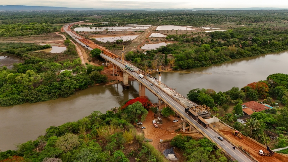 Nova ponte da Rodovia dos Imigrantes atinge marco estrutural com encontro do v�o central
