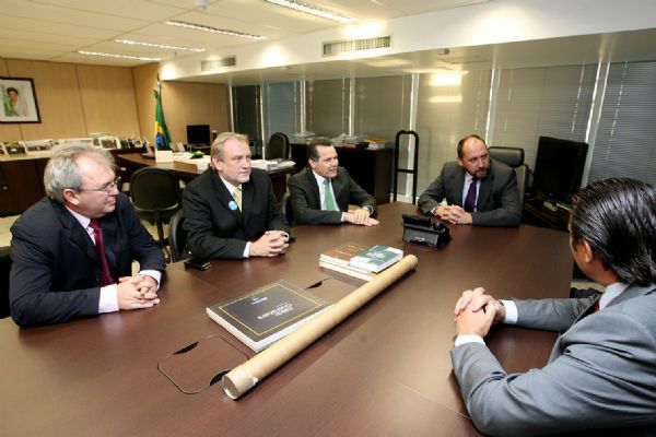 Governador Silval reuniu-se na AGU em agosto para reverter situao