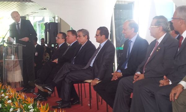 Transmiss�o de cargo teve apoio de senadores, deputados, prefeitos e empres�rios de MT