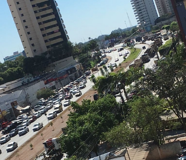 Caminhoneiros voltam a invadir Cuiab e seguem para o Centro Poltico; greve est no quinto dia