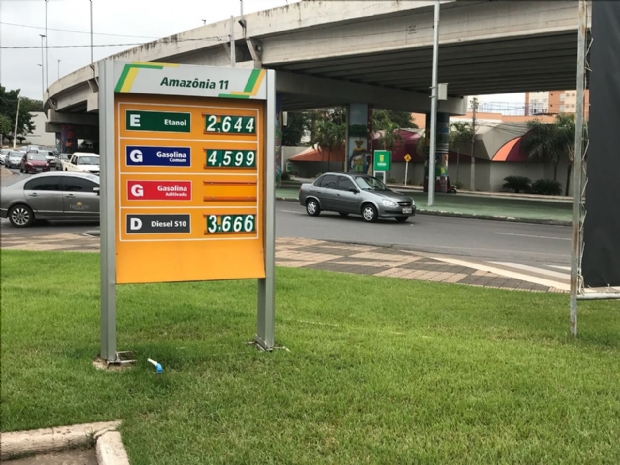 Reduo de R$ 0,46 no diesel chega a Cuiab; governo federal 