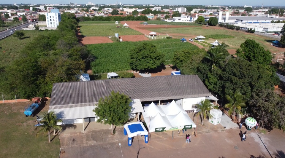 Curso de Agronomia do Univag realiza 3 Dia do Campo com presena de produtores rurais e expositores