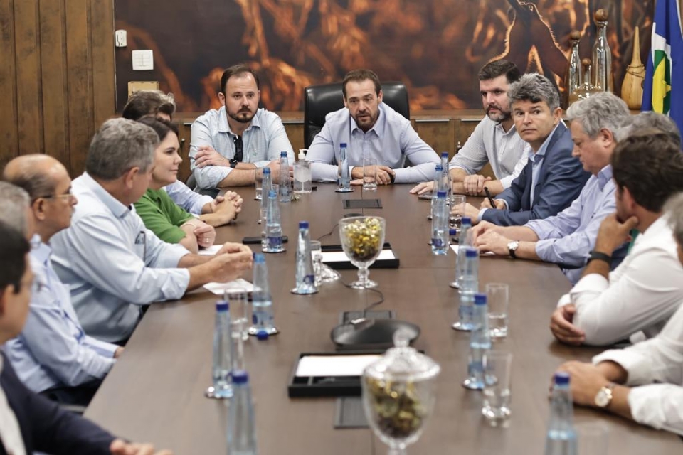 Aprosoja tem agenda com Mauro Mendes e presidente da FPA para discutir pautas do agronegócio